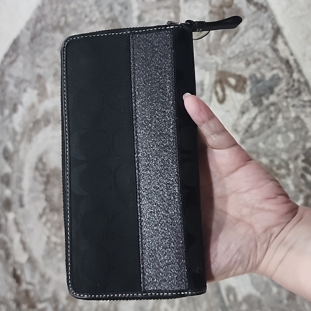 🖤COACH Signature Long Zip around Wallet 🖤 EUC